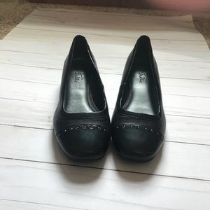 Black shoes very small heel